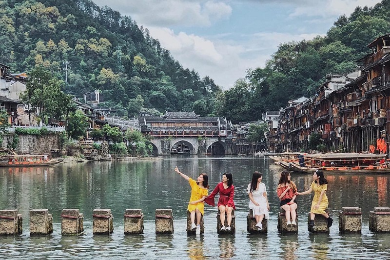Phượng Hoàng Cổ Trấn