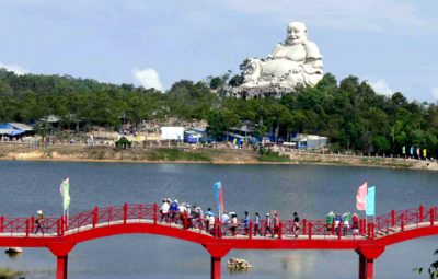 Núi Ông Cấm hoang sơ kì bí
