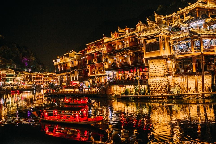 Cổ Trấn Phượng Hoàng về đêm